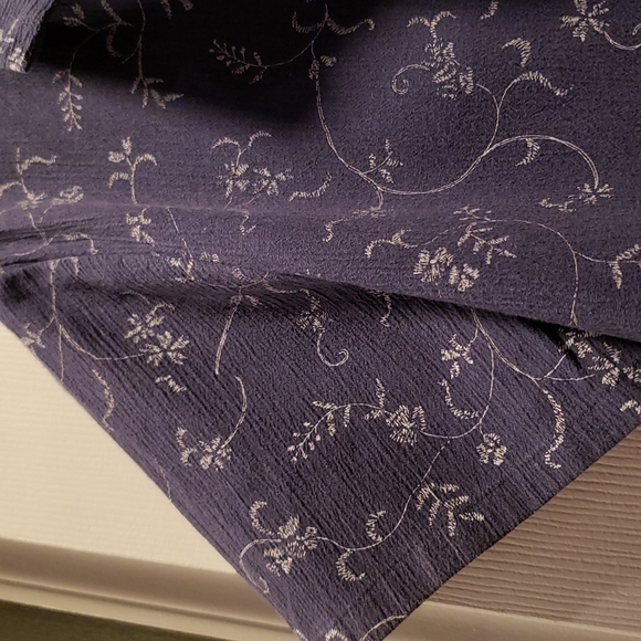 Jeno Neuman size pl short sleeve navy blue w white floral print button down top - Picture 3 of 3